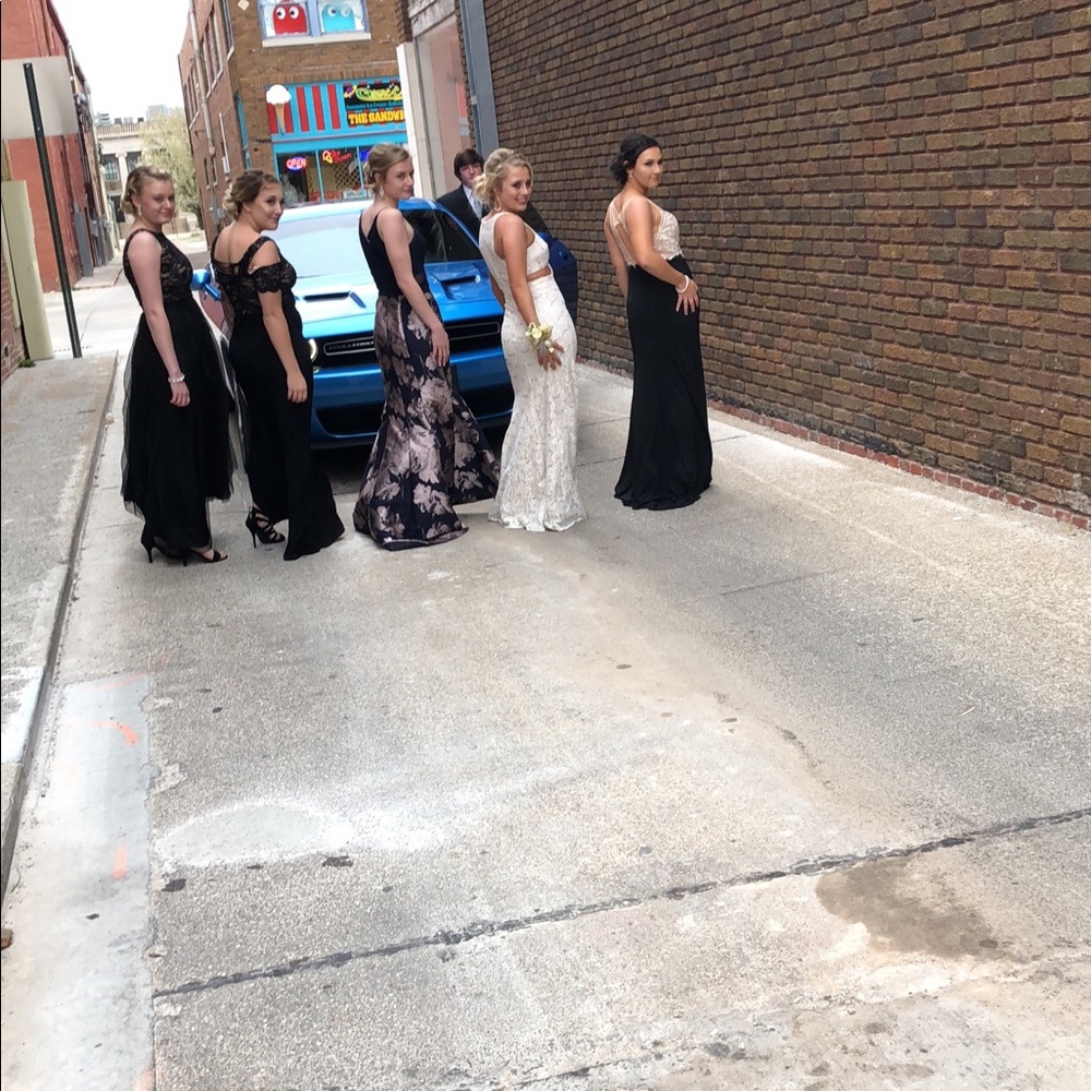 Flattering Prom Dress - Picture 5 of 8